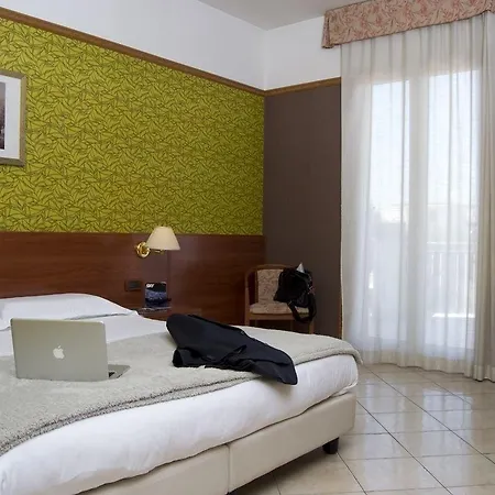 Отель Leonessa 4*