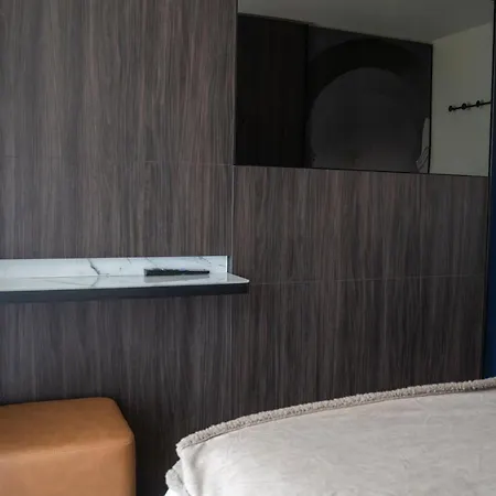 Leonessa ホテル 4*