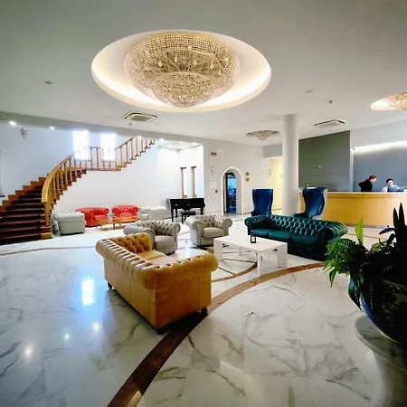 ホテル Leonessa 4*