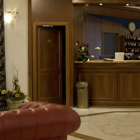 Leonessa ホテル 4*