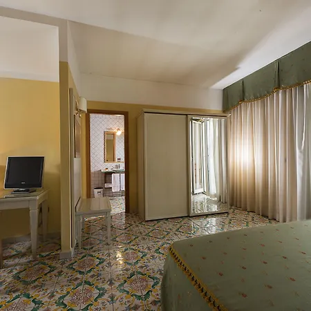 ホテル Leonessa ヴォッラ