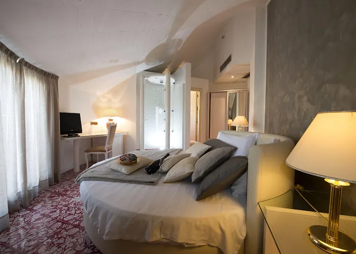 Leonessa 4* Volla (Naples)