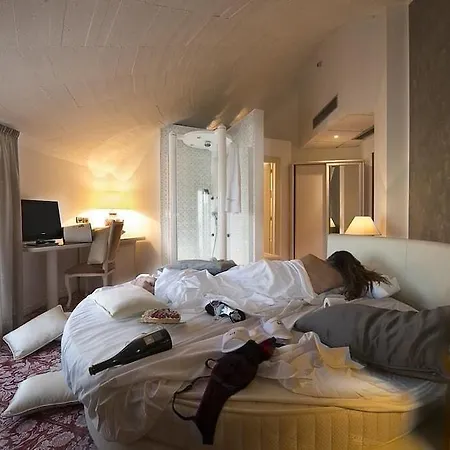 Leonessa 4* Volla (Naples)